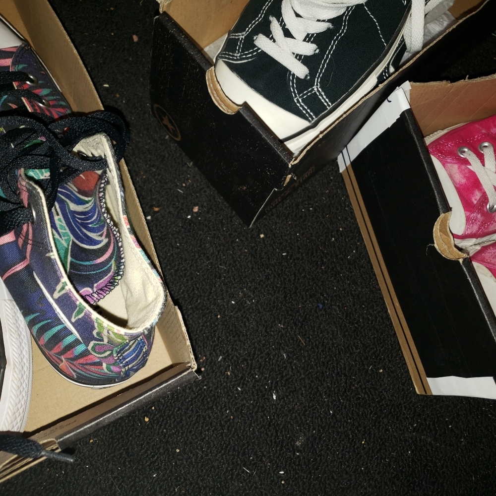 Converse Lot 0f 9 & 1 Under Armour boys cleat